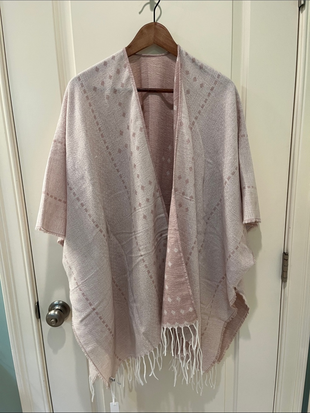 NWT Gentle Fawn light blush reversible woven fringe scarf